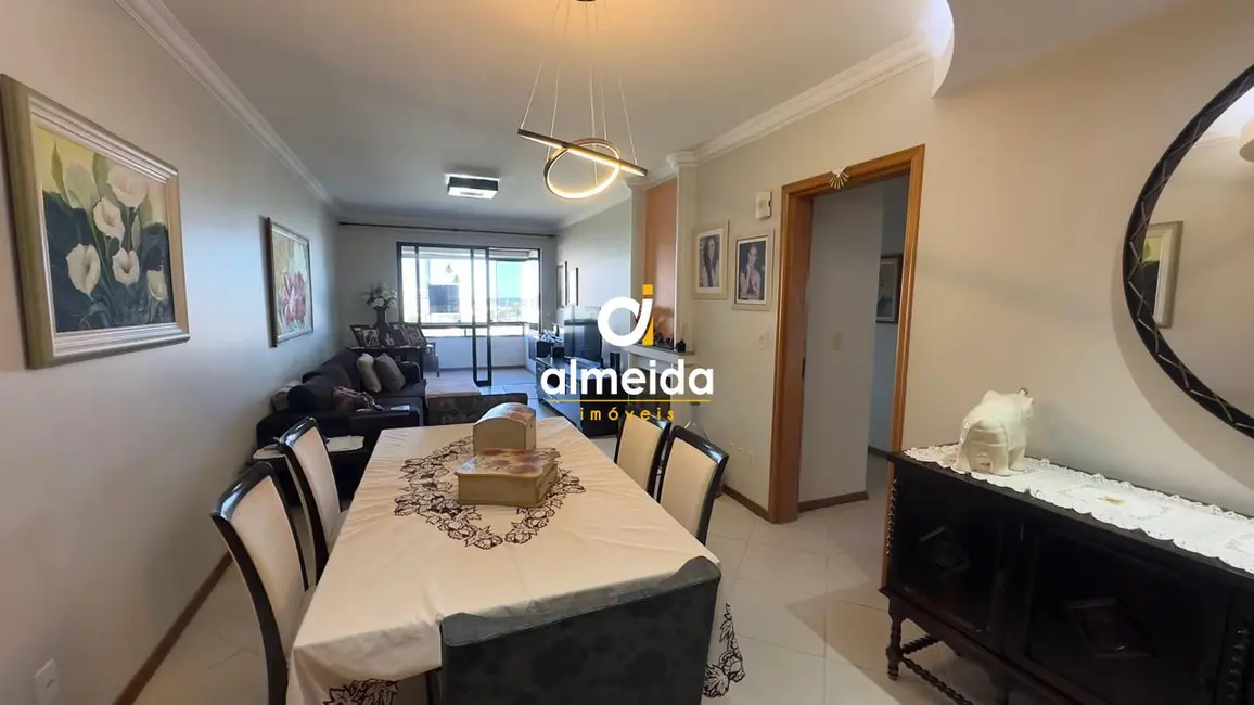 Foto 2 de Apartamento com 3 quartos à venda, 130m2 em Nossa Senhora de Fátima, Santa Maria - RS