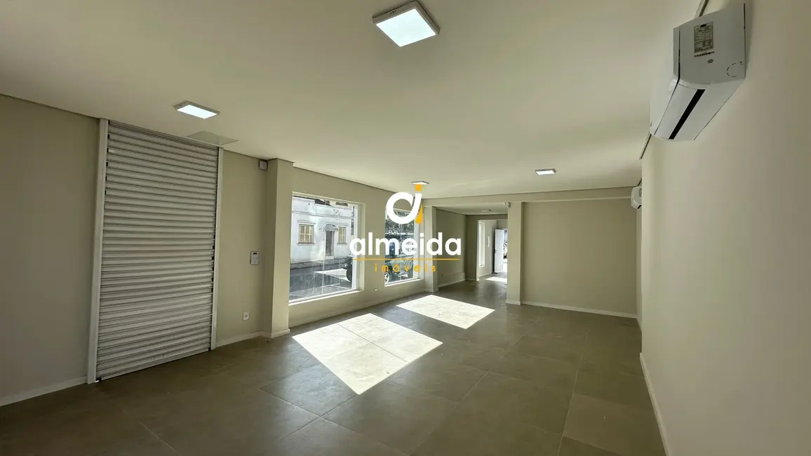 Sala Comercial com 2 quartos para alugar, 300m2 em Nossa Senhora de Fátima, Santa Maria - RS - imagem 4 Foto 4 de Sala Comercial com 2 quartos para alugar, 300m2 em Nossa Senhora de Fátima, Santa Maria - RS