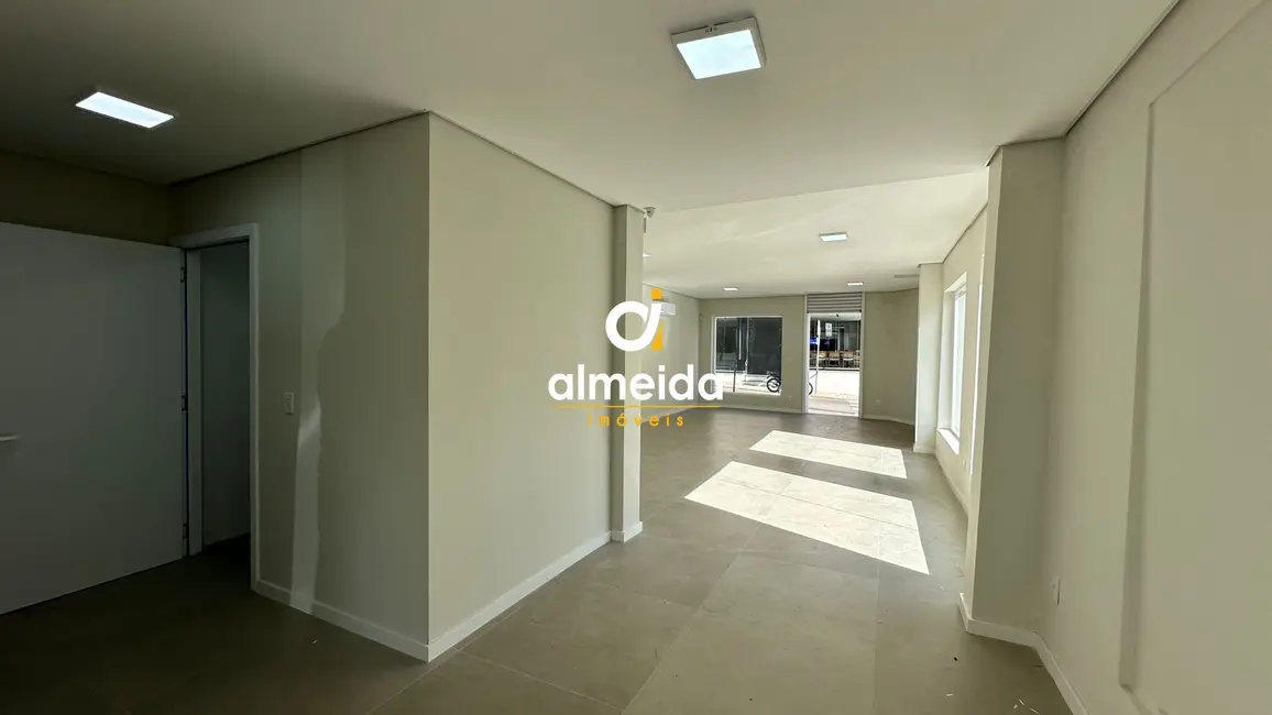Sala Comercial com 2 quartos para alugar, 300m2 em Nossa Senhora de Fátima, Santa Maria - RS - imagem 5 Foto 5 de Sala Comercial com 2 quartos para alugar, 300m2 em Nossa Senhora de Fátima, Santa Maria - RS