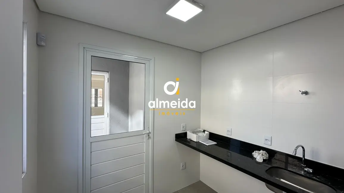 Sala Comercial com 2 quartos para alugar, 300m2 em Nossa Senhora de Fátima, Santa Maria - RS - imagem 9 Foto 9 de Sala Comercial com 2 quartos para alugar, 300m2 em Nossa Senhora de Fátima, Santa Maria - RS