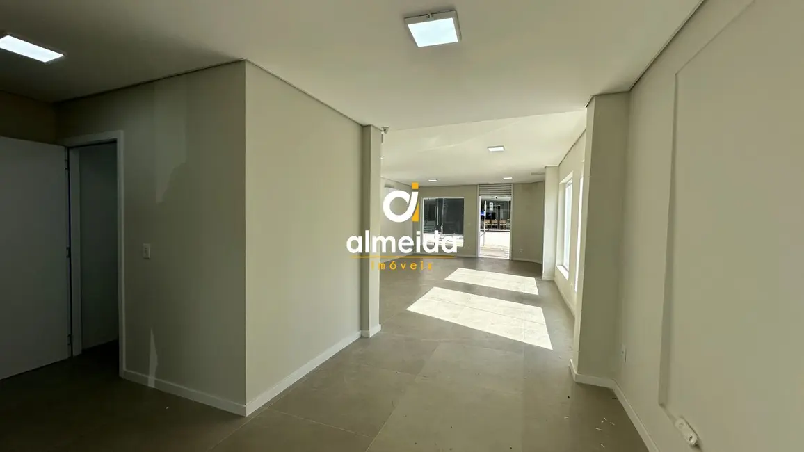 Sala Comercial com 2 quartos para alugar, 300m2 em Nossa Senhora de Fátima, Santa Maria - RS - imagem 6 Foto 6 de Sala Comercial com 2 quartos para alugar, 300m2 em Nossa Senhora de Fátima, Santa Maria - RS