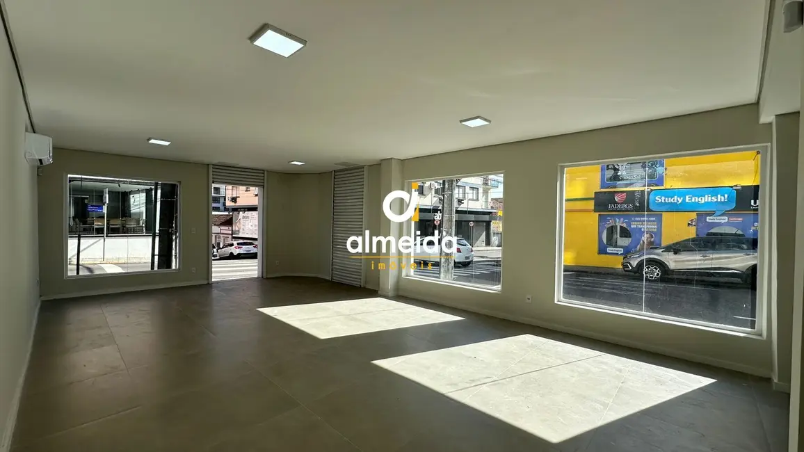 Sala Comercial com 2 quartos para alugar, 300m2 em Nossa Senhora de Fátima, Santa Maria - RS - imagem 2 Foto 2 de Sala Comercial com 2 quartos para alugar, 300m2 em Nossa Senhora de Fátima, Santa Maria - RS