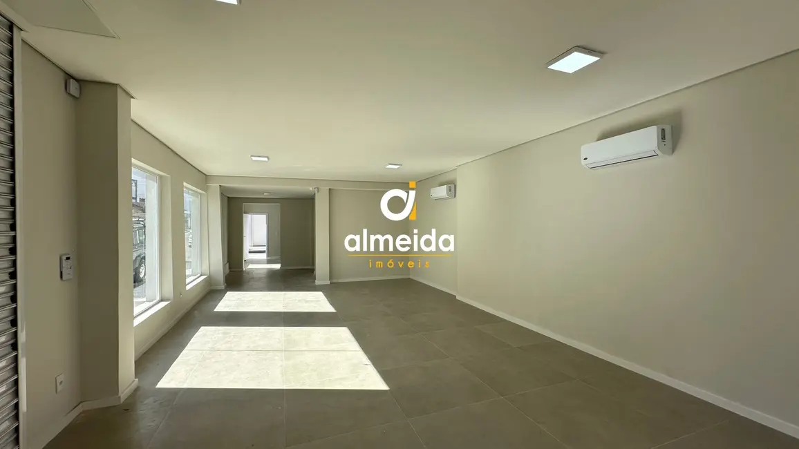 Sala Comercial com 2 quartos para alugar, 300m2 em Nossa Senhora de Fátima, Santa Maria - RS - imagem 3 Foto 3 de Sala Comercial com 2 quartos para alugar, 300m2 em Nossa Senhora de Fátima, Santa Maria - RS