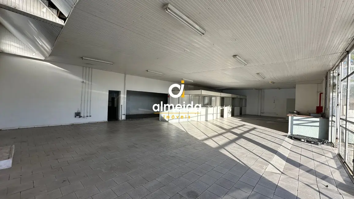 Armazém / Galpão com 6 quartos para alugar, 1269m2 em Nossa Senhora Medianeira, Santa Maria - RS - imagem 9 Foto 9 de Armazém / Galpão com 6 quartos para alugar, 1269m2 em Nossa Senhora Medianeira, Santa Maria - RS
