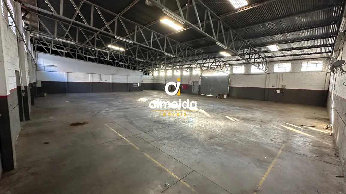 Armazém / Galpão com 6 quartos para alugar, 1269m2 em Nossa Senhora Medianeira, Santa Maria - RS - imagem 4 Foto 4 de Armazém / Galpão com 6 quartos para alugar, 1269m2 em Nossa Senhora Medianeira, Santa Maria - RS
