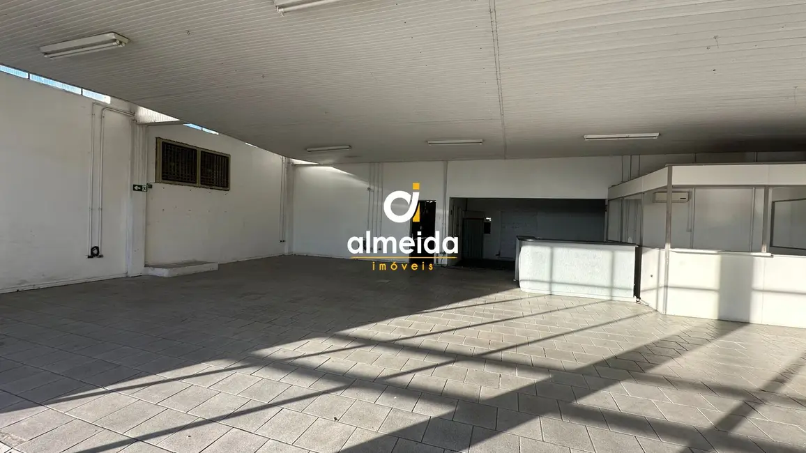 Armazém / Galpão com 6 quartos para alugar, 1269m2 em Nossa Senhora Medianeira, Santa Maria - RS - imagem 8 Foto 8 de Armazém / Galpão com 6 quartos para alugar, 1269m2 em Nossa Senhora Medianeira, Santa Maria - RS