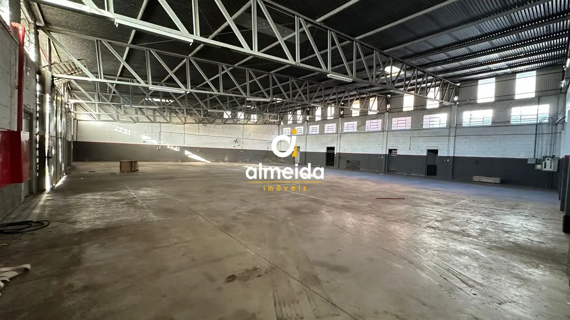 Armazém / Galpão com 6 quartos para alugar, 1269m2 em Nossa Senhora Medianeira, Santa Maria - RS - imagem 5 Foto 5 de Armazém / Galpão com 6 quartos para alugar, 1269m2 em Nossa Senhora Medianeira, Santa Maria - RS