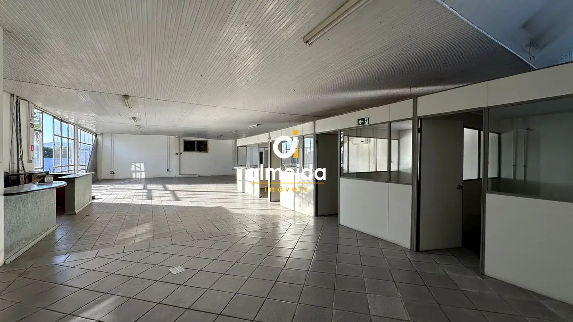 Armazém / Galpão com 6 quartos para alugar, 1269m2 em Nossa Senhora Medianeira, Santa Maria - RS - imagem 3 Foto 3 de Armazém / Galpão com 6 quartos para alugar, 1269m2 em Nossa Senhora Medianeira, Santa Maria - RS