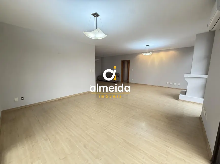 Apartamento com 3 quartos à venda, 183m2 em Centro, Santa Maria - RS - imagem 7 Foto 7 de Apartamento com 3 quartos à venda, 183m2 em Centro, Santa Maria - RS