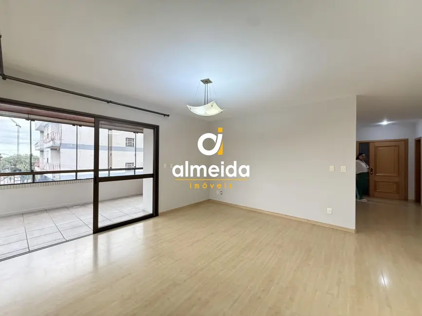 Apartamento com 3 quartos à venda, 183m2 em Centro, Santa Maria - RS - imagem 8 Foto 8 de Apartamento com 3 quartos à venda, 183m2 em Centro, Santa Maria - RS