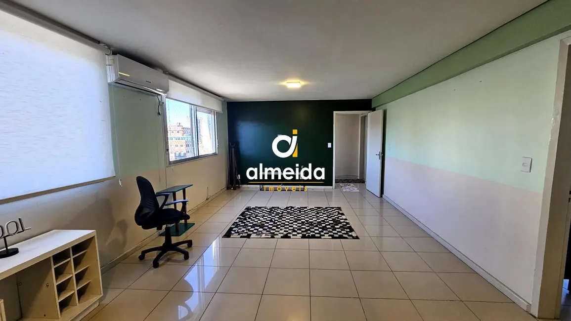 Foto 4 de Cobertura com 4 quartos à venda, 267m2 em Nossa Senhora de Fátima, Santa Maria - RS