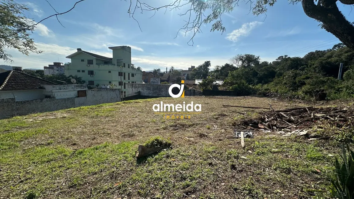 Foto 1 de Terreno / Lote à venda, 720m2 em Nossa Senhora de Lourdes, Santa Maria - RS