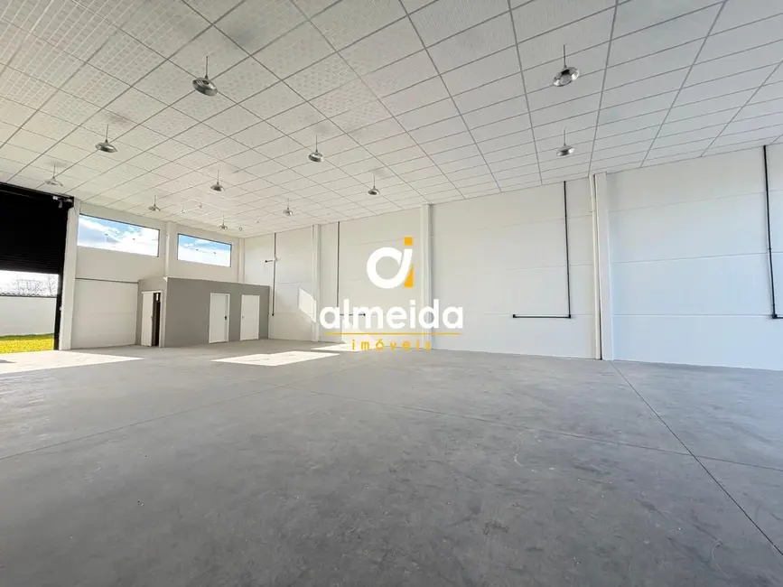 Armazém / Galpão com 1 quarto para alugar, 272m2 em Tomazetti, Santa Maria - RS - imagem 6 Foto 6 de Armazém / Galpão com 1 quarto para alugar, 272m2 em Tomazetti, Santa Maria - RS