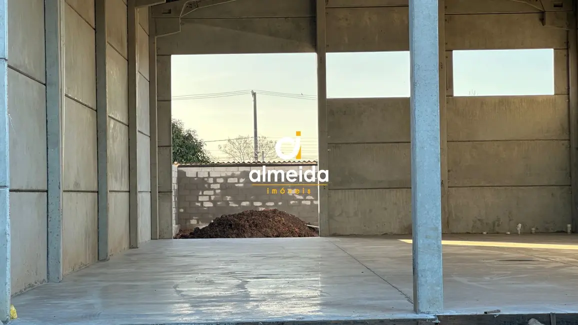 Armazém / Galpão com 1 quarto para alugar, 275m2 em Tomazetti, Santa Maria - RS - imagem 4 Foto 4 de Armazém / Galpão com 1 quarto para alugar, 275m2 em Tomazetti, Santa Maria - RS