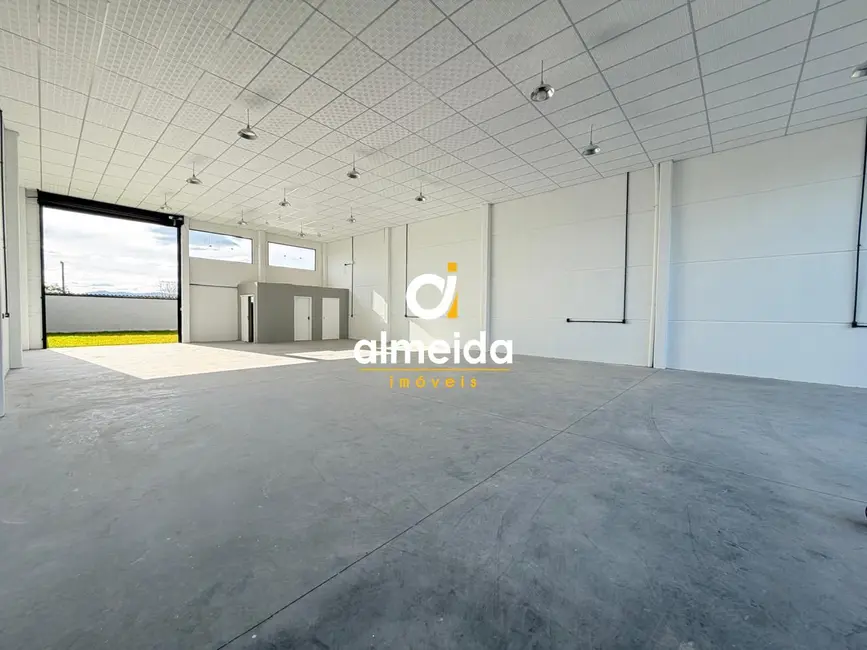 Armazém / Galpão com 1 quarto para alugar, 272m2 em Tomazetti, Santa Maria - RS - imagem 3 Foto 3 de Armazém / Galpão com 1 quarto para alugar, 272m2 em Tomazetti, Santa Maria - RS