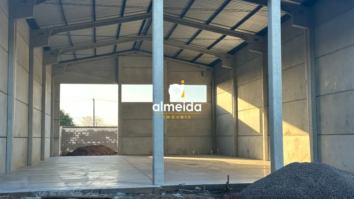 Armazém / Galpão com 1 quarto para alugar, 275m2 em Tomazetti, Santa Maria - RS - imagem 3 Foto 3 de Armazém / Galpão com 1 quarto para alugar, 275m2 em Tomazetti, Santa Maria - RS