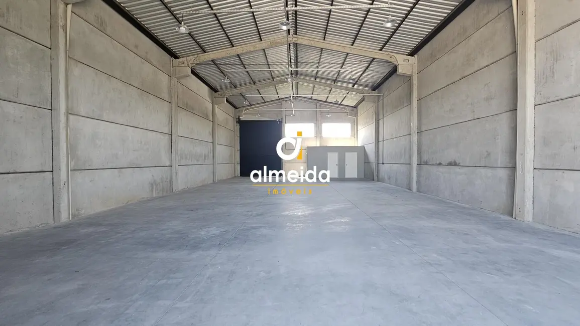 Foto 5 de Armazém / Galpão com 1 quarto para alugar, 272m2 em Tomazetti, Santa Maria - RS