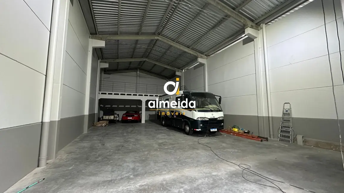 Armazém / Galpão com 1 quarto para alugar, 250m2 em Urlândia, Santa Maria - RS - imagem 3 Foto 3 de Armazém / Galpão com 1 quarto para alugar, 250m2 em Urlândia, Santa Maria - RS