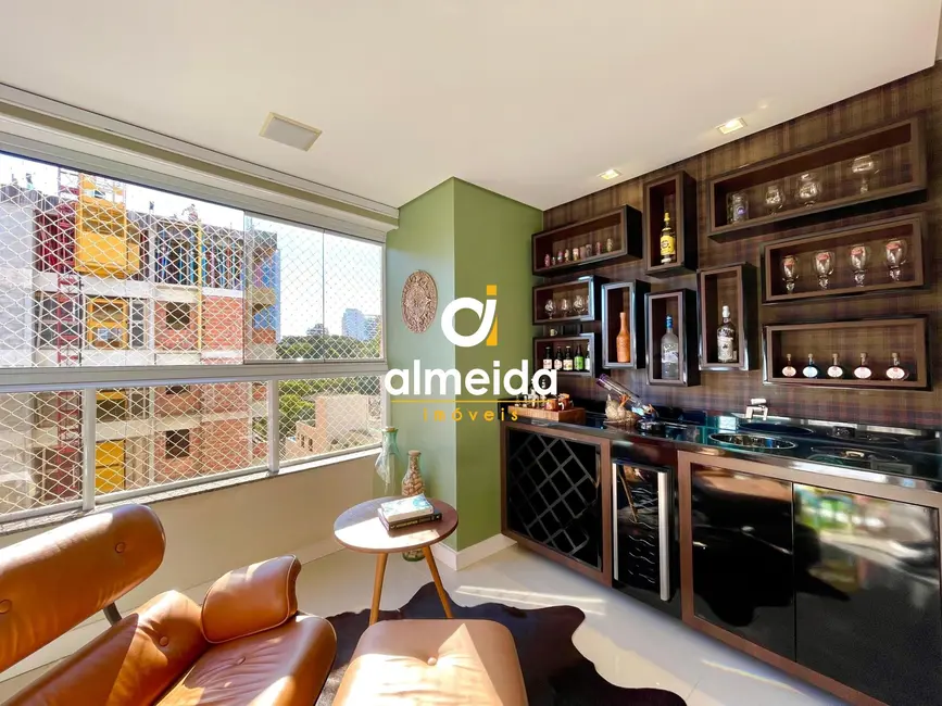 Apartamento com 3 quartos à venda, 140m2 em Nossa Senhora de Lourdes, Santa Maria - RS - imagem 4 Foto 4 de Apartamento com 3 quartos à venda, 140m2 em Nossa Senhora de Lourdes, Santa Maria - RS