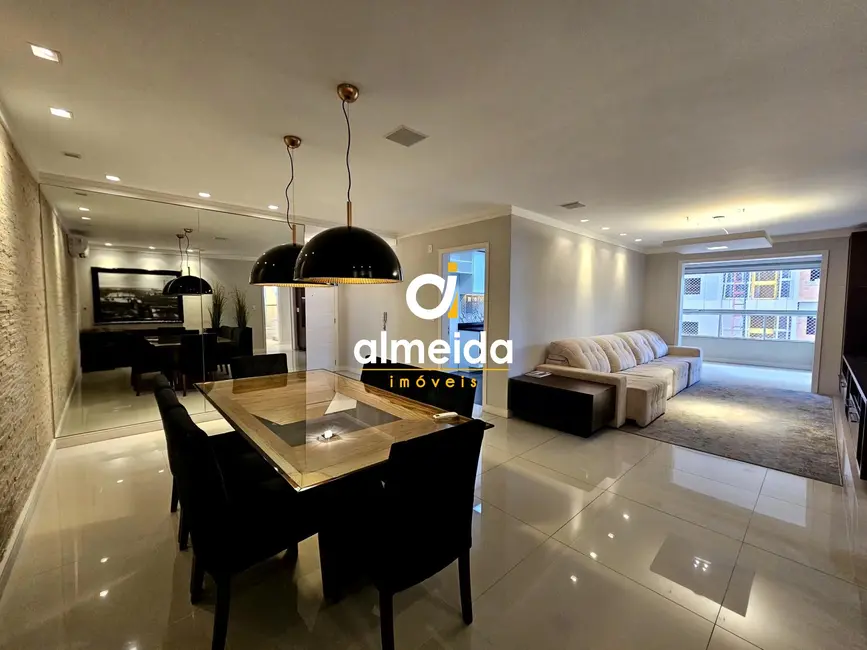 Foto 5 de Apartamento com 3 quartos à venda, 140m2 em Nossa Senhora de Lourdes, Santa Maria - RS