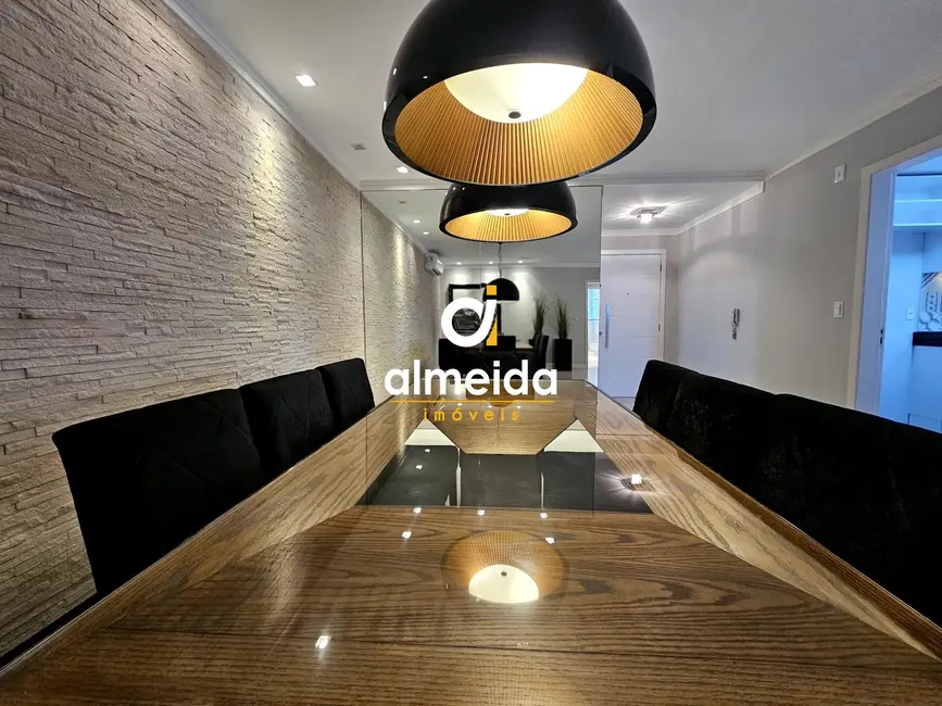 Foto 6 de Apartamento com 3 quartos à venda, 140m2 em Nossa Senhora de Lourdes, Santa Maria - RS