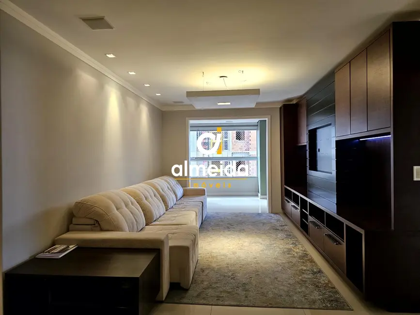 Foto 8 de Apartamento com 3 quartos à venda, 140m2 em Nossa Senhora de Lourdes, Santa Maria - RS