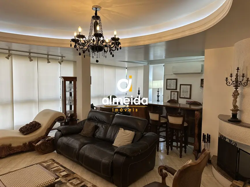 Foto 5 de Apartamento com 3 quartos à venda, 137m2 em Nossa Senhora de Lourdes, Santa Maria - RS