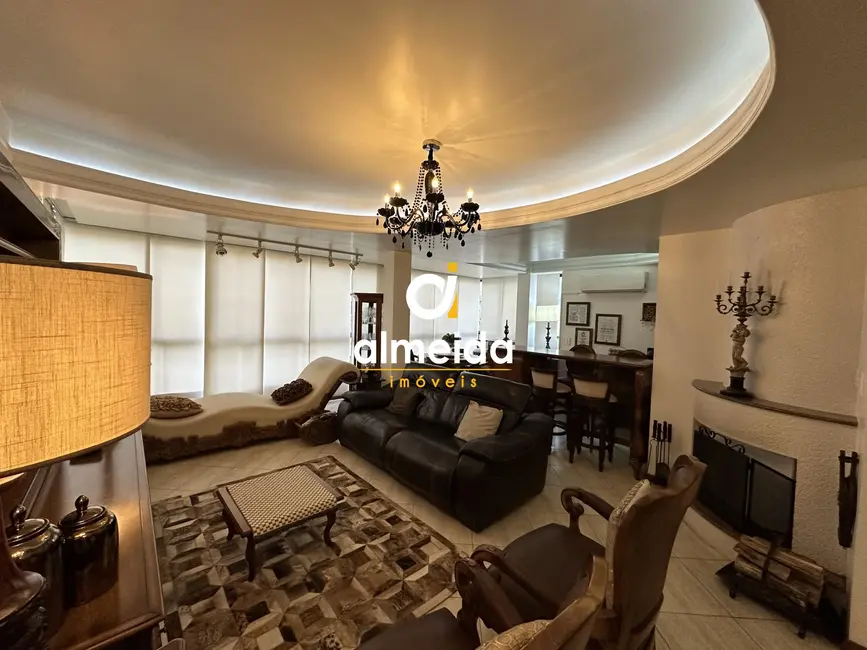 Foto 3 de Apartamento com 3 quartos à venda, 137m2 em Nossa Senhora de Lourdes, Santa Maria - RS