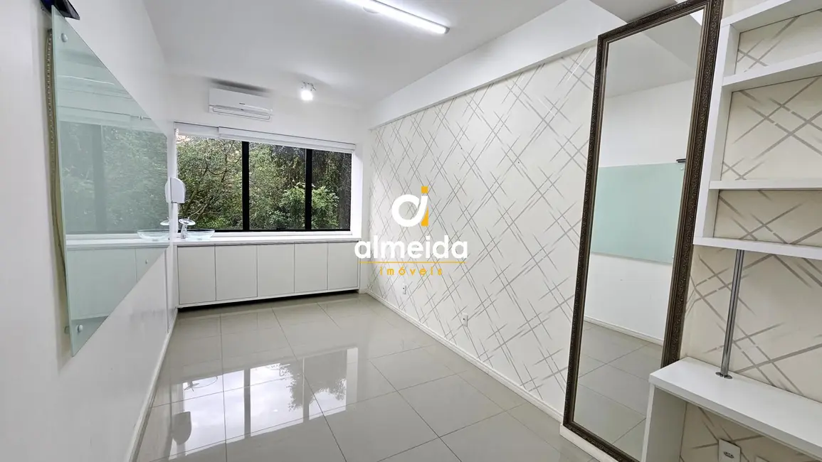 Foto 2 de Sala Comercial com 2 quartos para alugar, 96m2 em Nossa Senhora das Dores, Santa Maria - RS