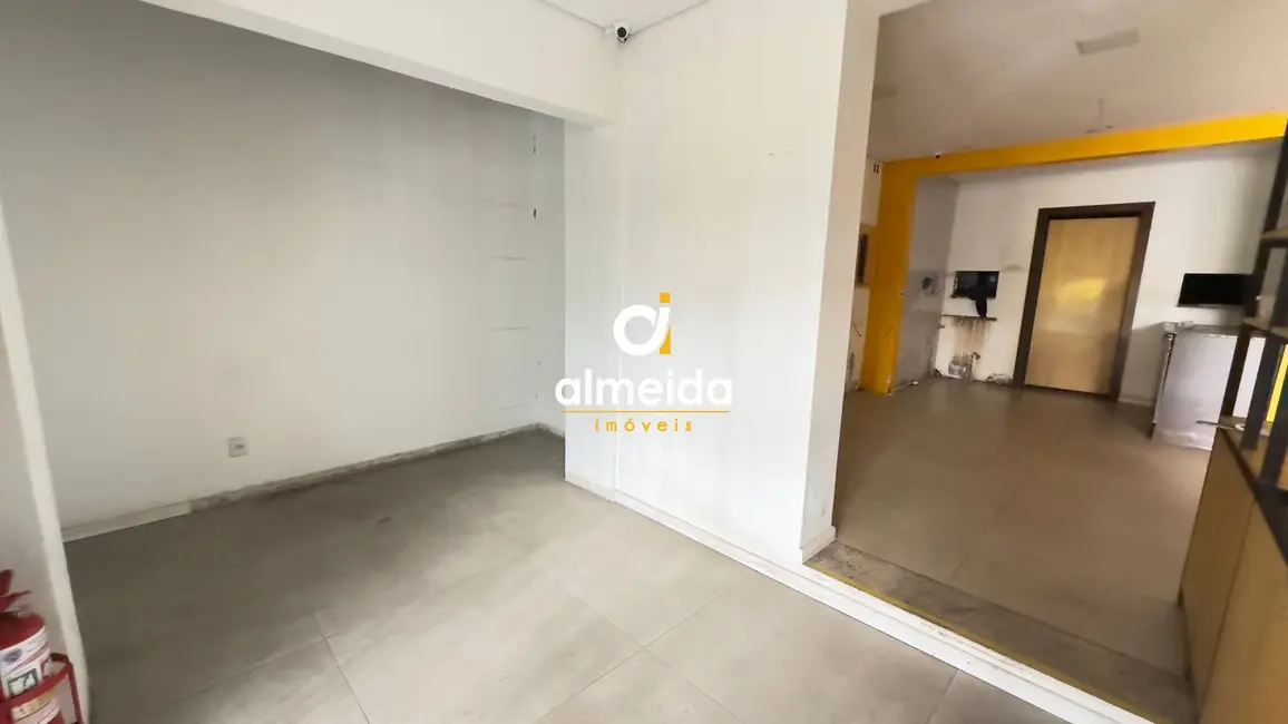 Sala Comercial com 3 quartos para alugar, 296m2 em Centro, Santa Maria - RS - imagem 3 Foto 3 de Sala Comercial com 3 quartos para alugar, 296m2 em Centro, Santa Maria - RS