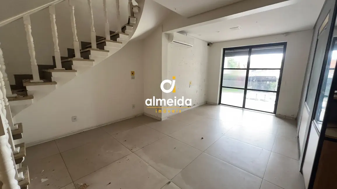 Sala Comercial com 3 quartos para alugar, 296m2 em Centro, Santa Maria - RS - imagem 6 Foto 6 de Sala Comercial com 3 quartos para alugar, 296m2 em Centro, Santa Maria - RS