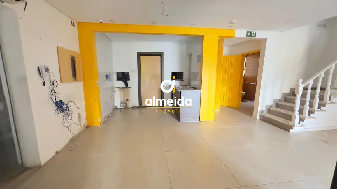 Sala Comercial com 3 quartos para alugar, 296m2 em Centro, Santa Maria - RS - imagem 4 Foto 4 de Sala Comercial com 3 quartos para alugar, 296m2 em Centro, Santa Maria - RS