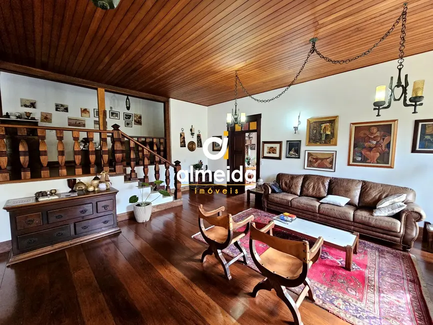 Casa com 5 quartos para alugar, 600m2 em Nossa Senhora de Lourdes, Santa Maria - RS - imagem 2 Foto 2 de Casa com 5 quartos para alugar, 600m2 em Nossa Senhora de Lourdes, Santa Maria - RS