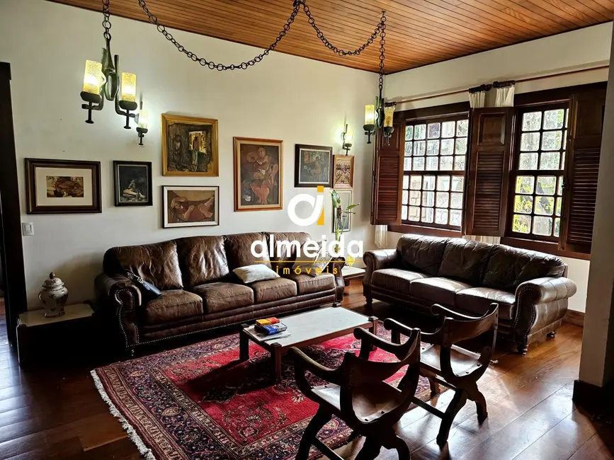 Casa com 5 quartos para alugar, 600m2 em Nossa Senhora de Lourdes, Santa Maria - RS - imagem 3 Foto 3 de Casa com 5 quartos para alugar, 600m2 em Nossa Senhora de Lourdes, Santa Maria - RS