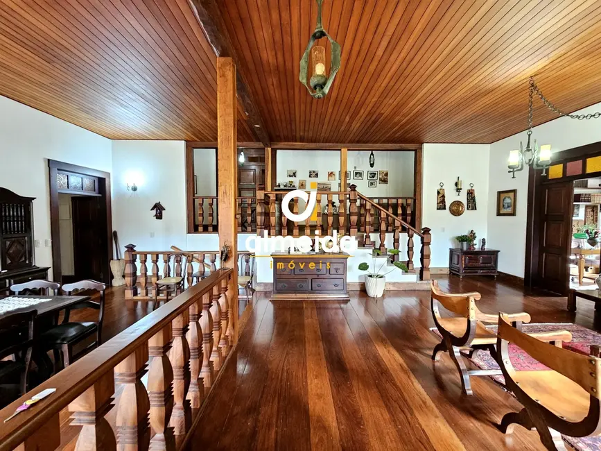 Casa com 5 quartos para alugar, 600m2 em Nossa Senhora de Lourdes, Santa Maria - RS - imagem 1 Foto 1 de Casa com 5 quartos para alugar, 600m2 em Nossa Senhora de Lourdes, Santa Maria - RS