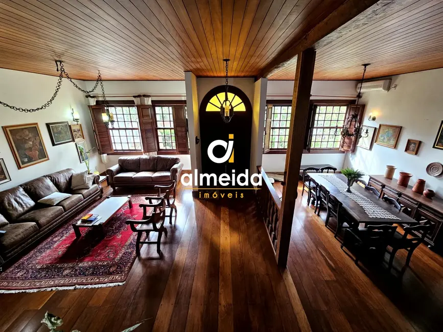 Casa com 5 quartos para alugar, 600m2 em Nossa Senhora de Lourdes, Santa Maria - RS - imagem 7 Foto 7 de Casa com 5 quartos para alugar, 600m2 em Nossa Senhora de Lourdes, Santa Maria - RS