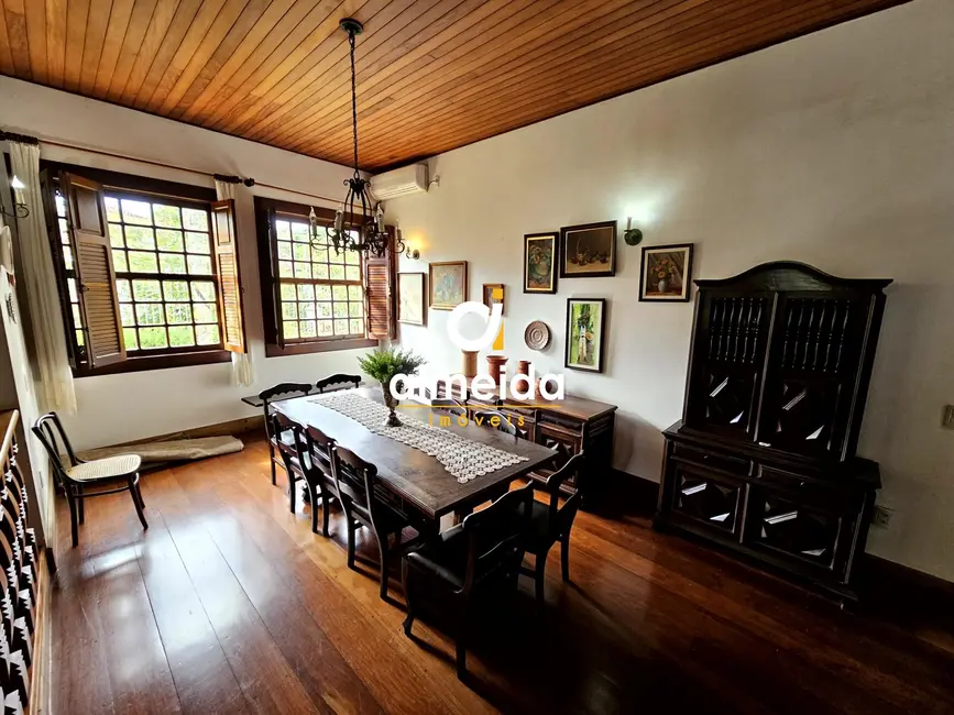 Casa com 5 quartos para alugar, 600m2 em Nossa Senhora de Lourdes, Santa Maria - RS - imagem 4 Foto 4 de Casa com 5 quartos para alugar, 600m2 em Nossa Senhora de Lourdes, Santa Maria - RS