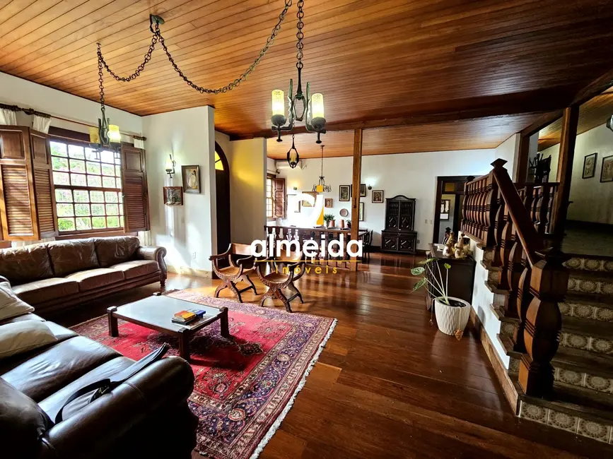 Casa com 5 quartos para alugar, 600m2 em Nossa Senhora de Lourdes, Santa Maria - RS - imagem 5 Foto 5 de Casa com 5 quartos para alugar, 600m2 em Nossa Senhora de Lourdes, Santa Maria - RS