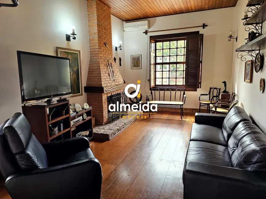 Casa com 5 quartos para alugar, 600m2 em Nossa Senhora de Lourdes, Santa Maria - RS - imagem 9 Foto 9 de Casa com 5 quartos para alugar, 600m2 em Nossa Senhora de Lourdes, Santa Maria - RS