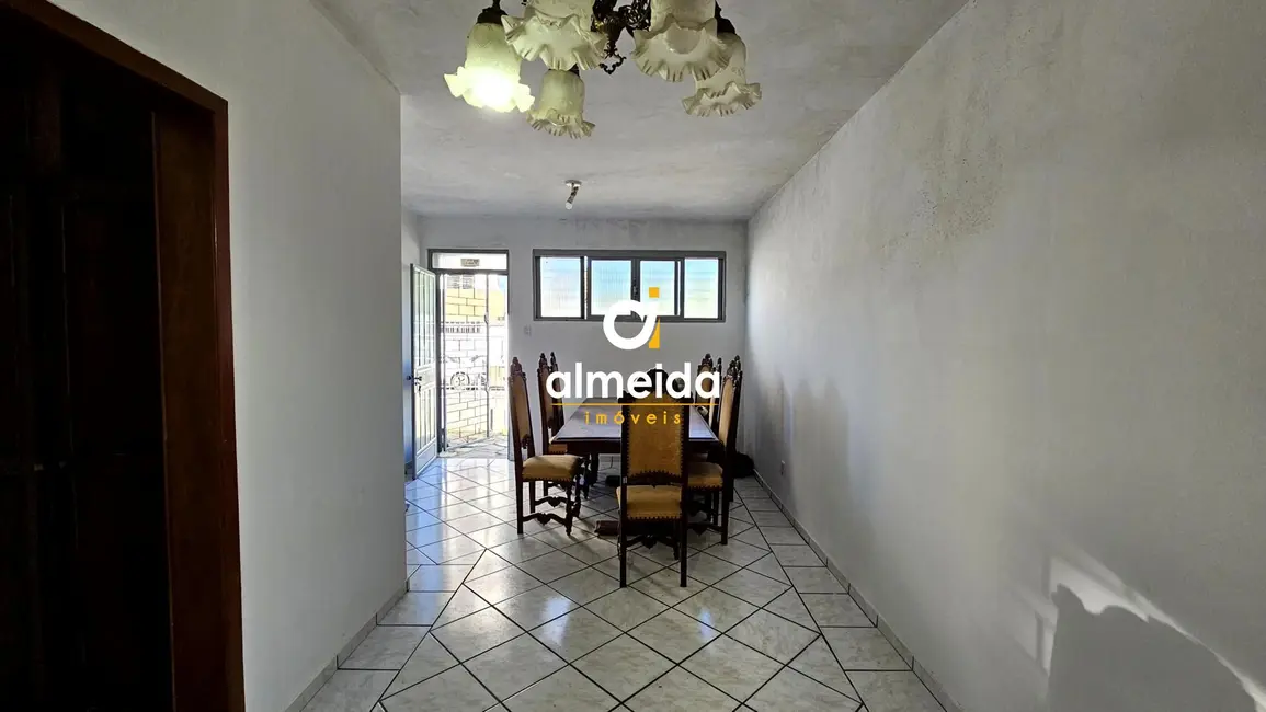 Casa com 3 quartos à venda, 250m2 em Nossa Senhora de Lourdes, Santa Maria - RS - imagem 6 Foto 6 de Casa com 3 quartos à venda, 250m2 em Nossa Senhora de Lourdes, Santa Maria - RS