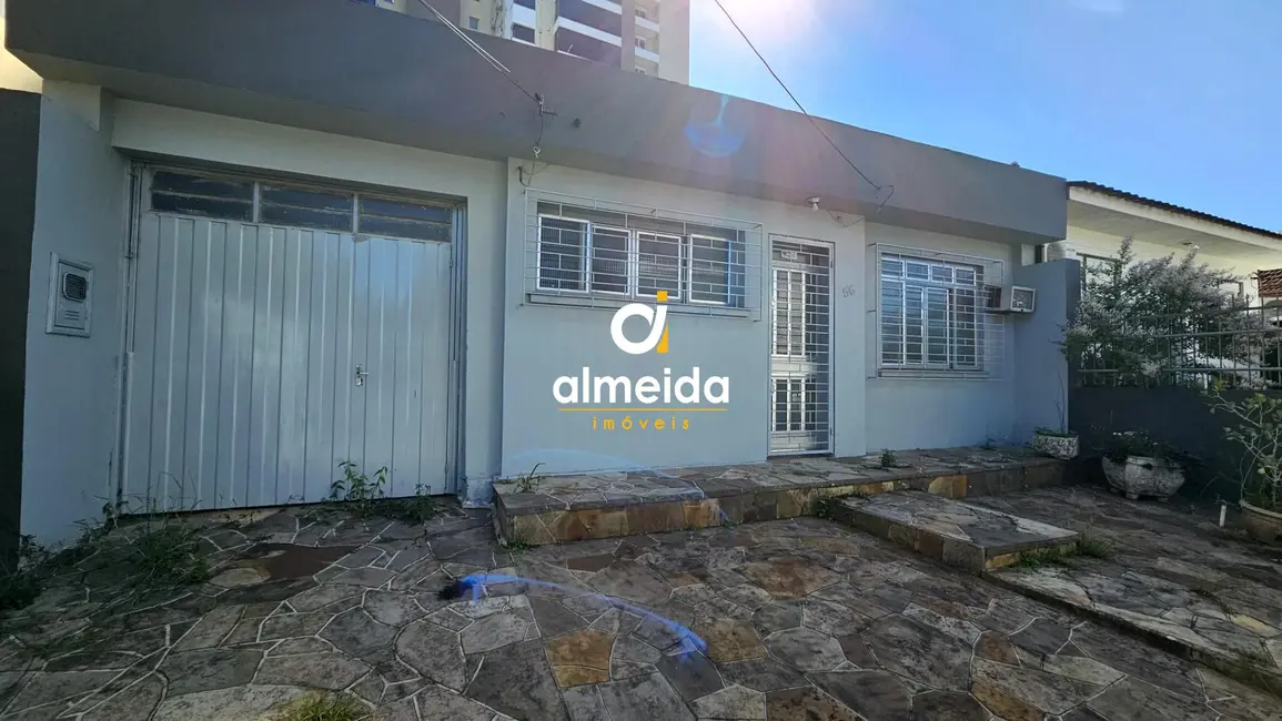 Casa com 3 quartos à venda, 250m2 em Nossa Senhora de Lourdes, Santa Maria - RS - imagem 1 Foto 1 de Casa com 3 quartos à venda, 250m2 em Nossa Senhora de Lourdes, Santa Maria - RS