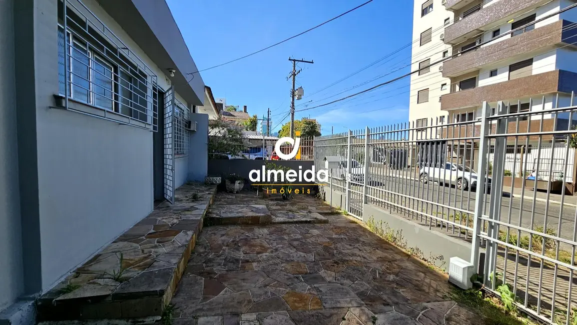 Casa com 3 quartos à venda, 250m2 em Nossa Senhora de Lourdes, Santa Maria - RS - imagem 4 Foto 4 de Casa com 3 quartos à venda, 250m2 em Nossa Senhora de Lourdes, Santa Maria - RS
