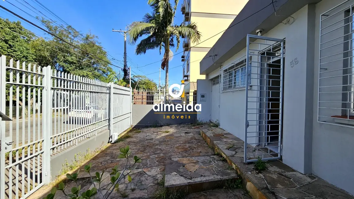 Casa com 3 quartos à venda, 250m2 em Nossa Senhora de Lourdes, Santa Maria - RS - imagem 2 Foto 2 de Casa com 3 quartos à venda, 250m2 em Nossa Senhora de Lourdes, Santa Maria - RS