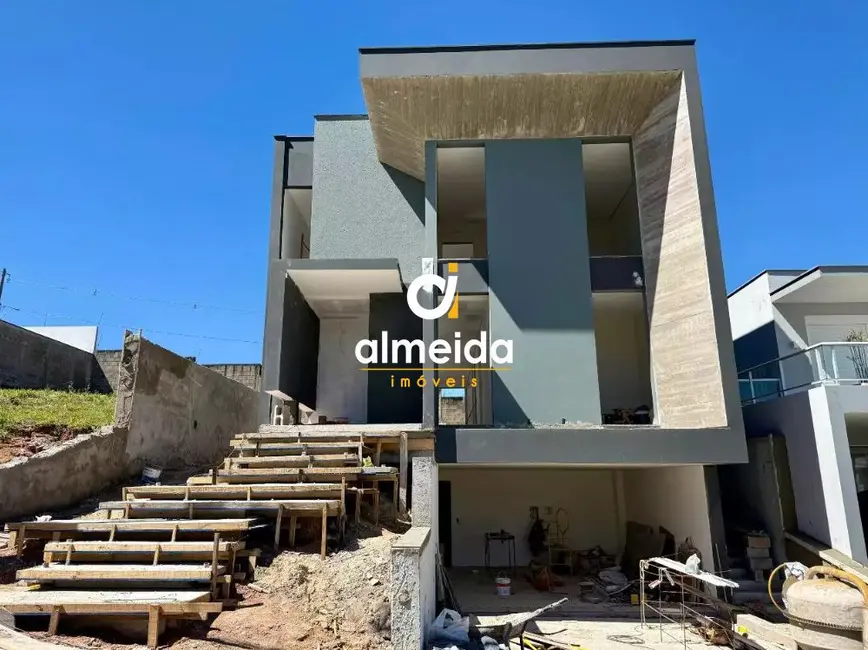 Casa com 3 quartos à venda, 290m2 em Tomazetti, Santa Maria - RS - imagem 4 Foto 4 de Casa com 3 quartos à venda, 290m2 em Tomazetti, Santa Maria - RS