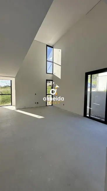 Casa com 3 quartos à venda, 290m2 em Tomazetti, Santa Maria - RS - imagem 4 Foto 4 de Casa com 3 quartos à venda, 290m2 em Tomazetti, Santa Maria - RS