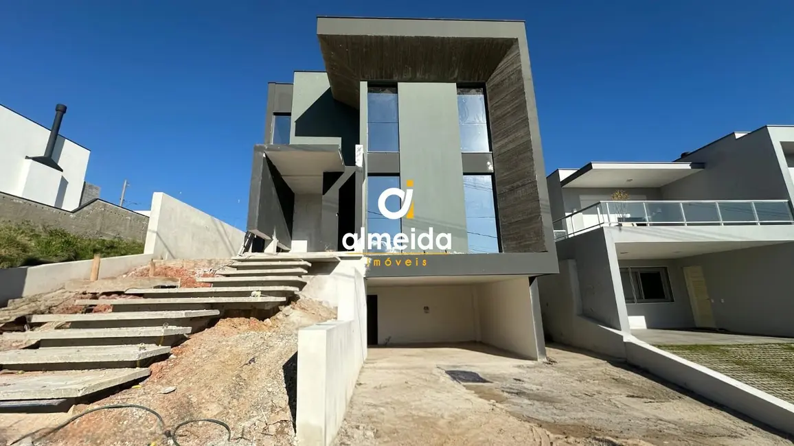 Casa com 3 quartos à venda, 290m2 em Tomazetti, Santa Maria - RS - imagem 1 Foto 1 de Casa com 3 quartos à venda, 290m2 em Tomazetti, Santa Maria - RS