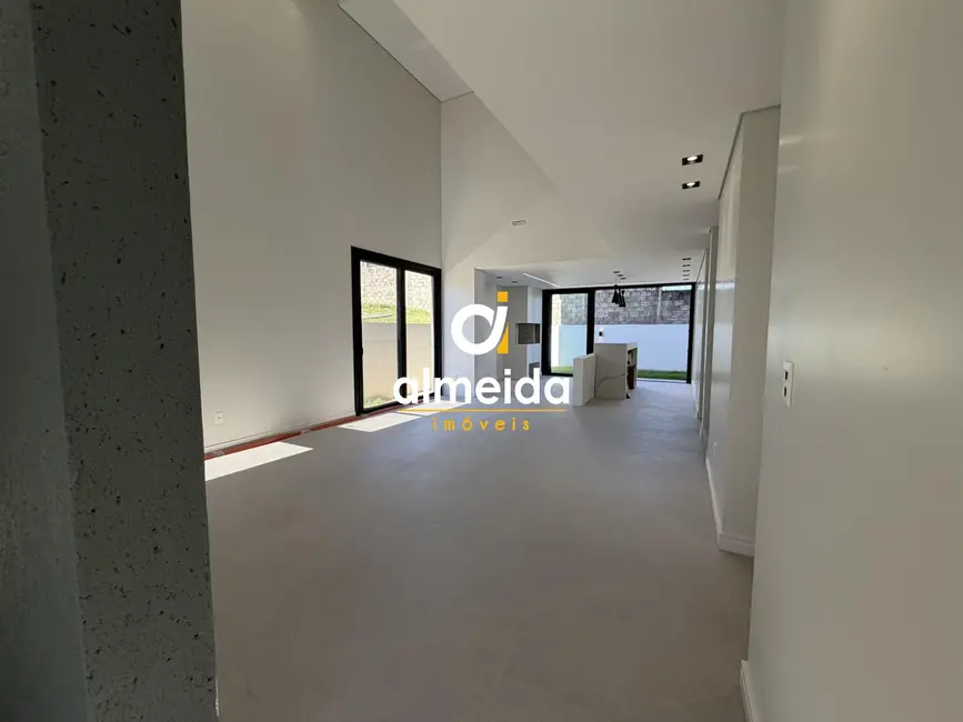 Foto 7 de Casa com 3 quartos à venda, 290m2 em Tomazetti, Santa Maria - RS