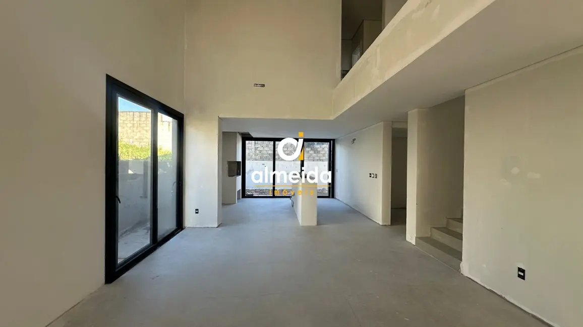 Casa com 3 quartos à venda, 290m2 em Tomazetti, Santa Maria - RS - imagem 7 Foto 7 de Casa com 3 quartos à venda, 290m2 em Tomazetti, Santa Maria - RS