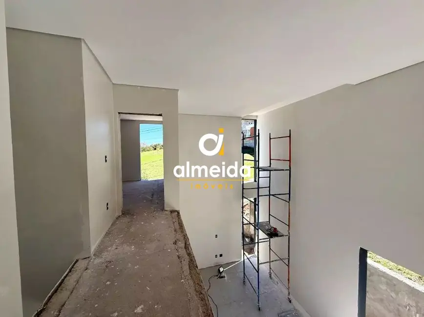 Casa com 3 quartos à venda, 290m2 em Tomazetti, Santa Maria - RS - imagem 9 Foto 9 de Casa com 3 quartos à venda, 290m2 em Tomazetti, Santa Maria - RS