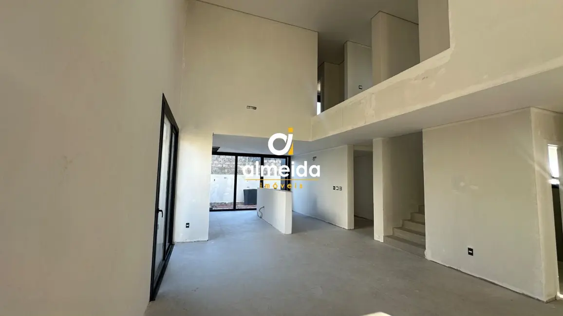 Casa com 3 quartos à venda, 290m2 em Tomazetti, Santa Maria - RS - imagem 6 Foto 6 de Casa com 3 quartos à venda, 290m2 em Tomazetti, Santa Maria - RS